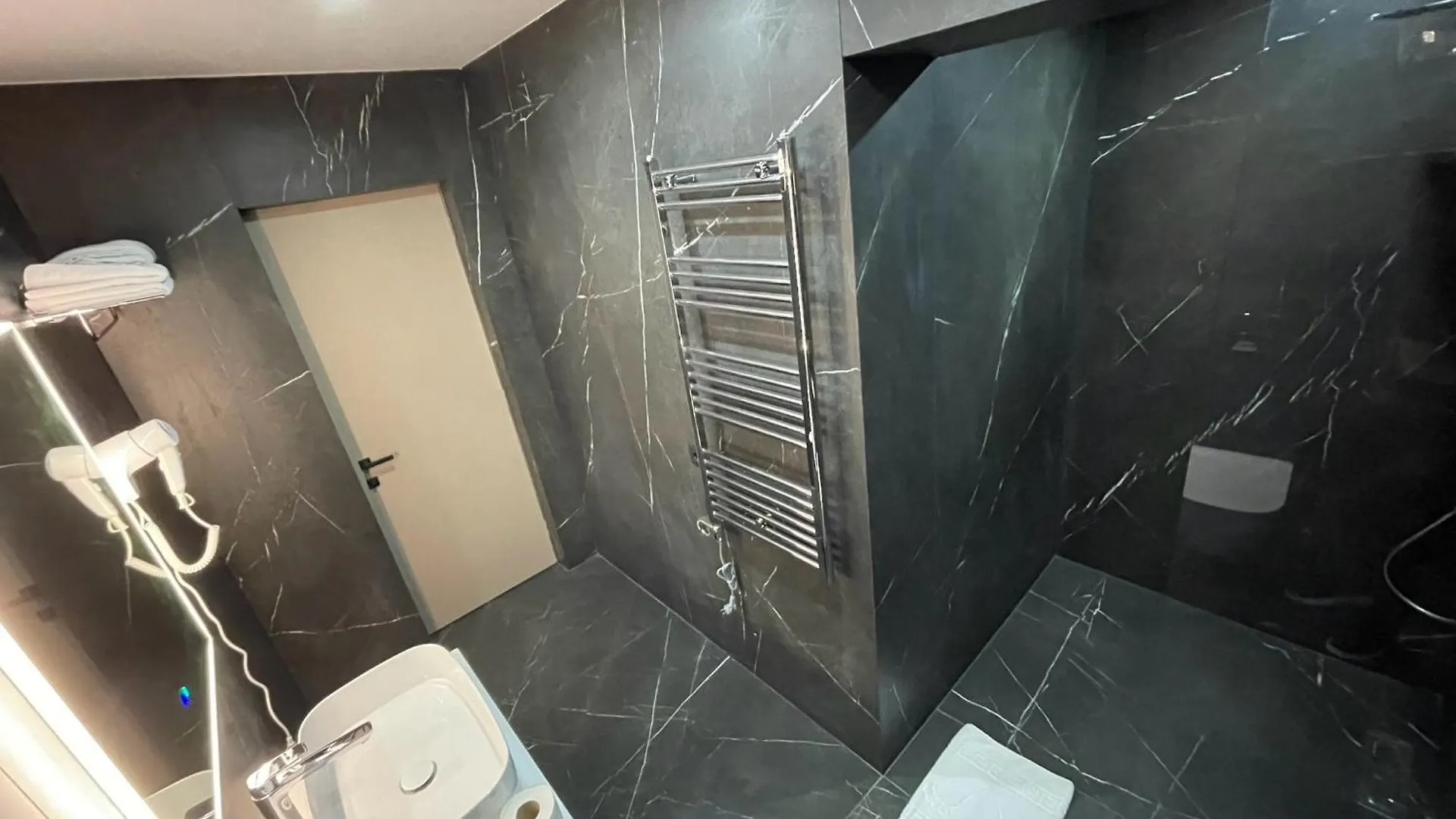 Arbnor Boutique Hotel 地拉那